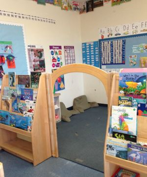 幼儿园室内简约背景墙设计效果图片