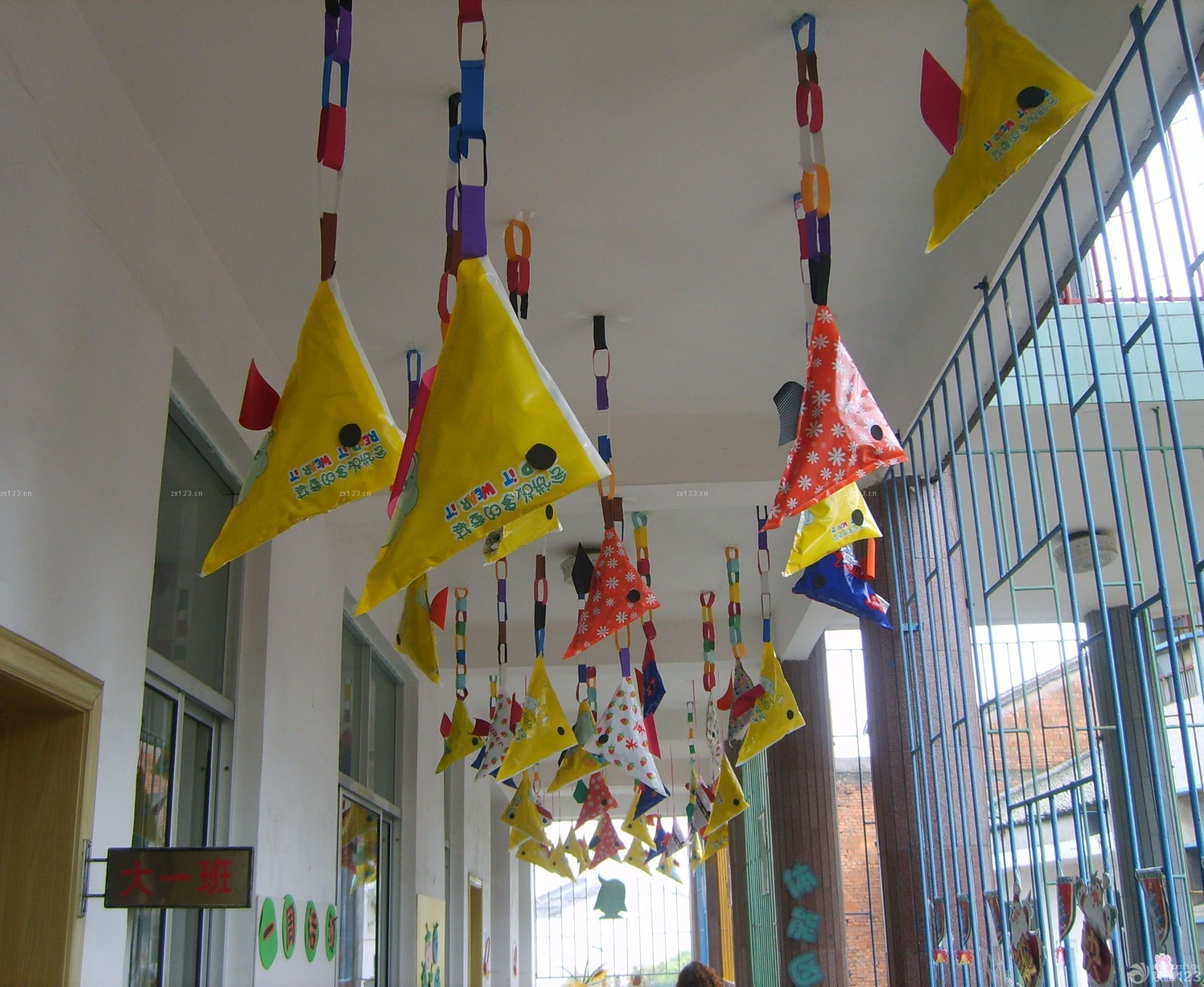 幼儿园走廊创意吊饰图片