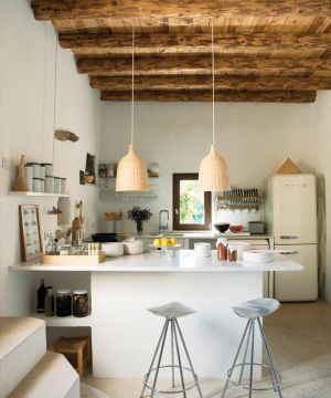 小厨房木质吊顶装修设计效果图片