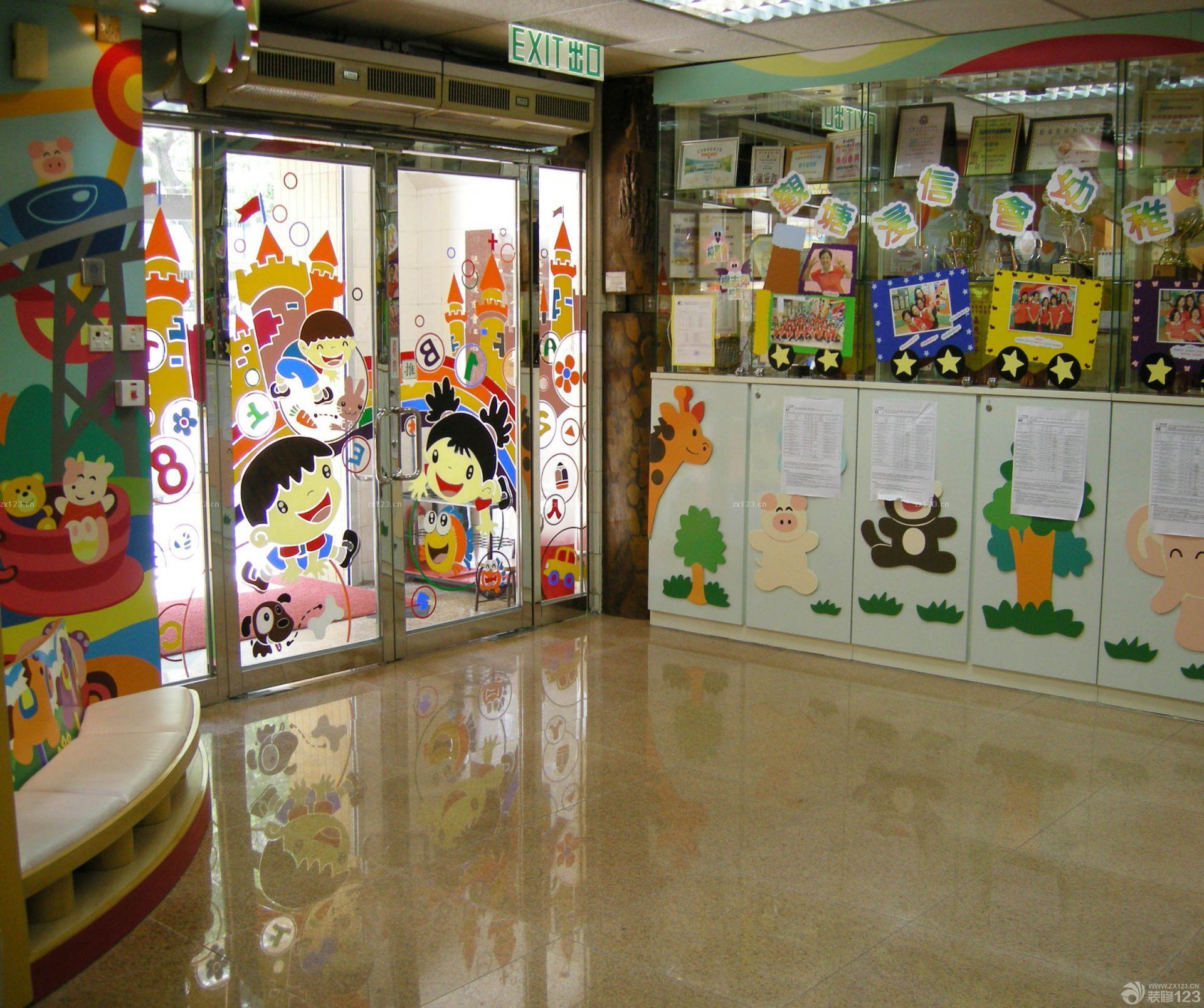 北京幼儿园玻璃门装修效果图片