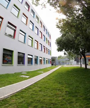 最新国际幼儿园户外装修效果图图片