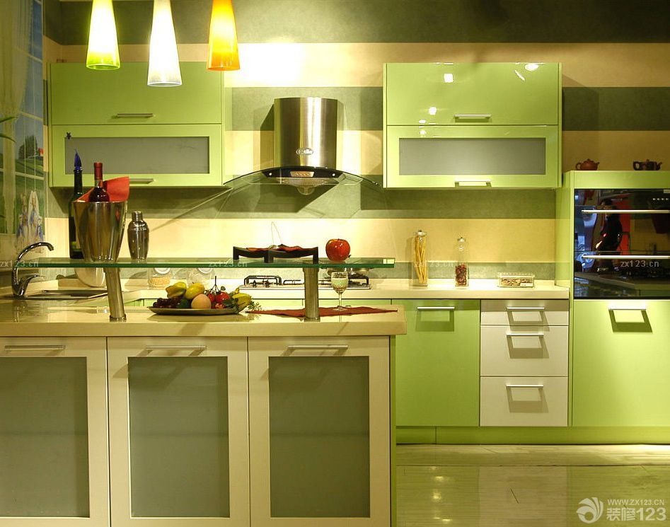 小厨房绿色橱柜装修效果图片
