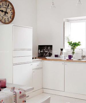 小户型厨房白色橱柜装修效果图片欣赏