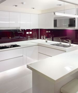现代风格设计L型厨房装修效果图