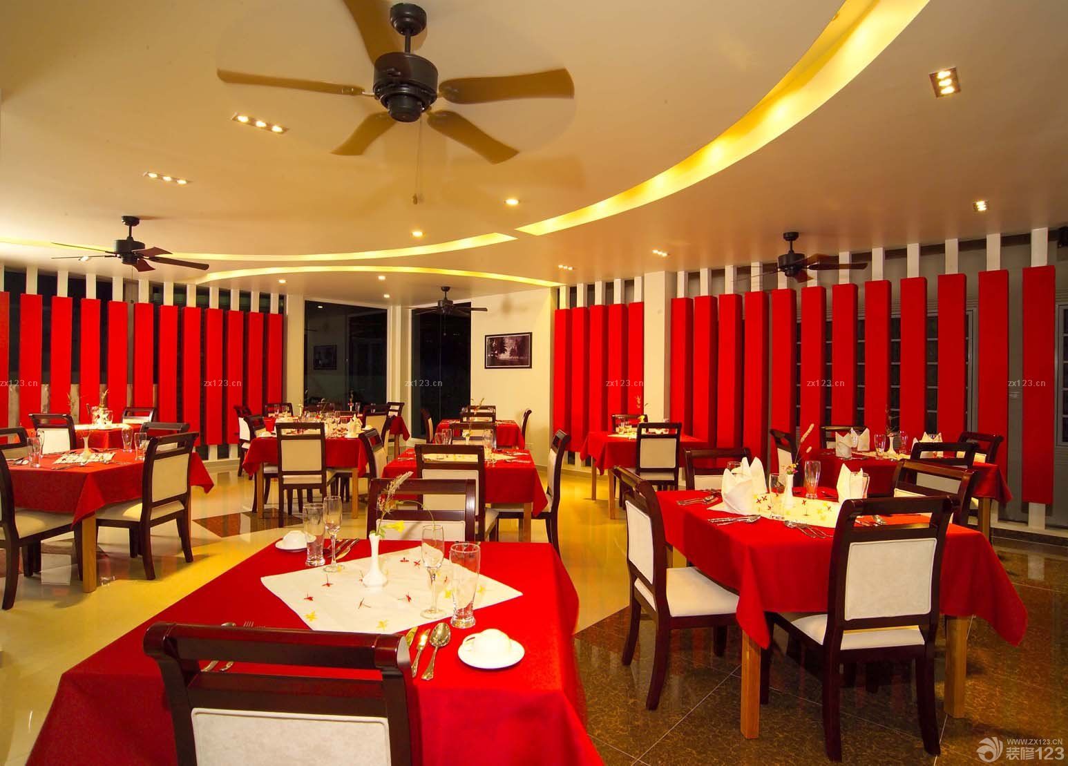 饭店面餐桌桌布装修图片