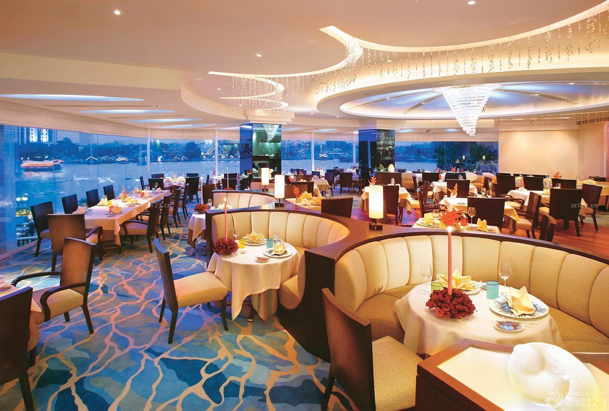 另类店面圆形吊顶装修效果图片