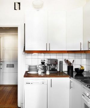 白色简约小厨房装修设计效果图