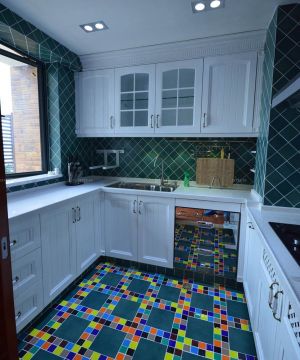 小面积厨房拼花地砖装修效果图片
