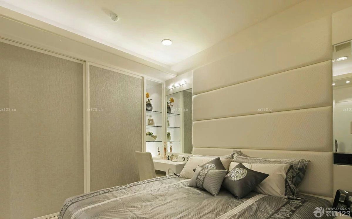 白色简约床头背景墙装修效果图片