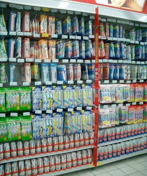 现代超市货架陈列设计效果图片