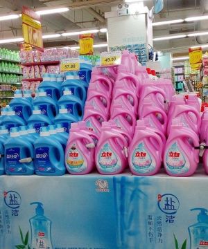 现代超市货架陈列效果图片