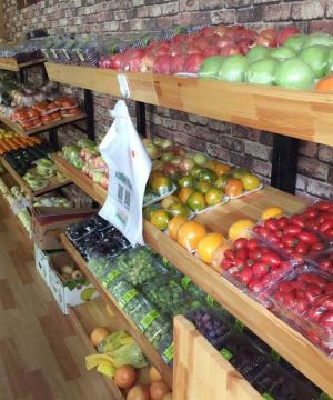 小型水果超市室内置物架装修效果图片