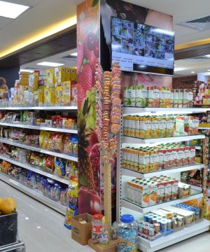 最新小型超市货架装修效果图片