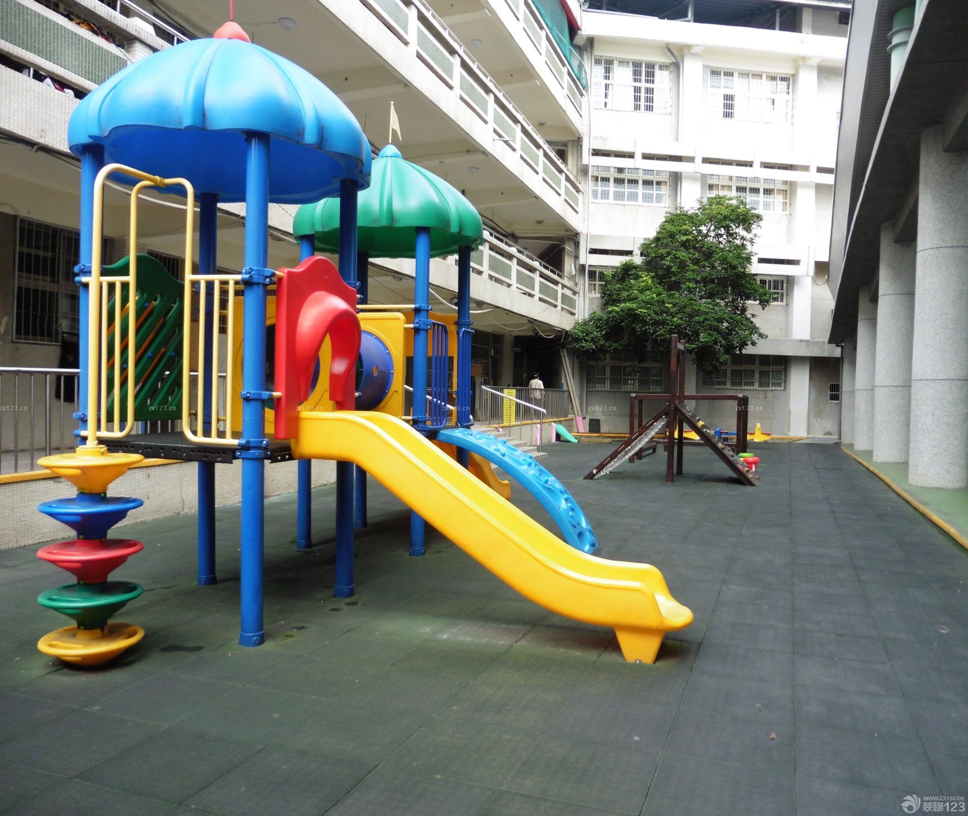 幼儿园滑梯设计图片