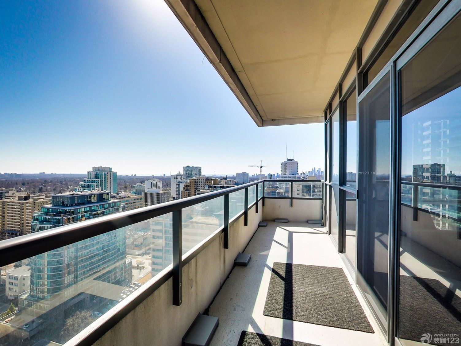 现代简约风格阳台装修效果图欣赏