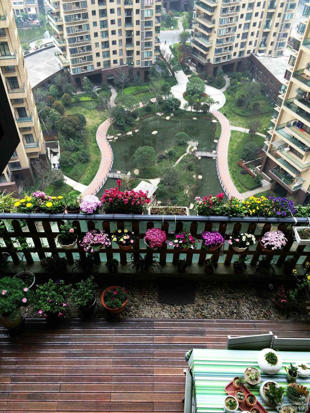 阳台花架装修简约风格图片