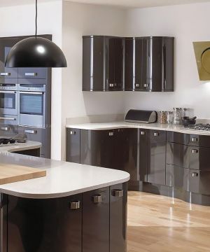 最新现代家装风格长方形厨房装修效果图