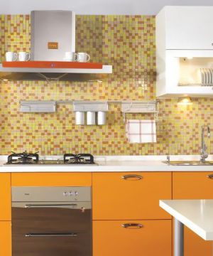 现代简约风格长方形厨房装修效果图片