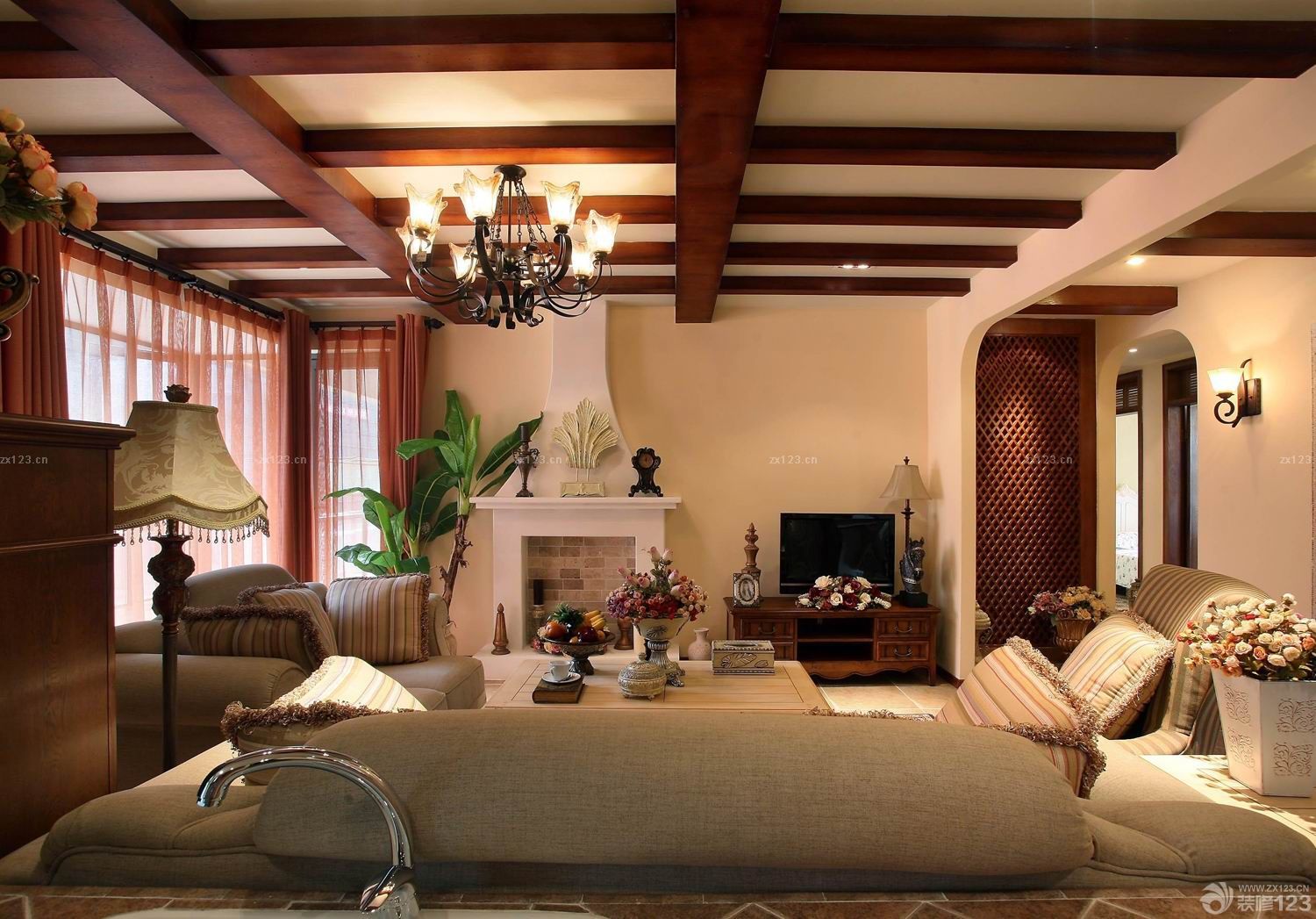 美式家装电视背景墙装修效果图