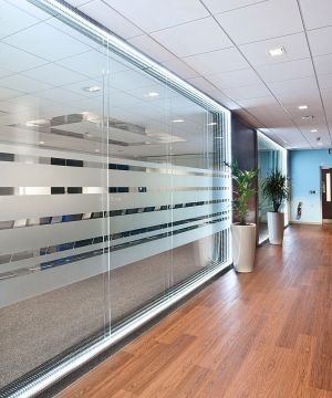 混搭办公室隔断装修效果图