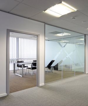 最新办公室玻璃隔断设计图
