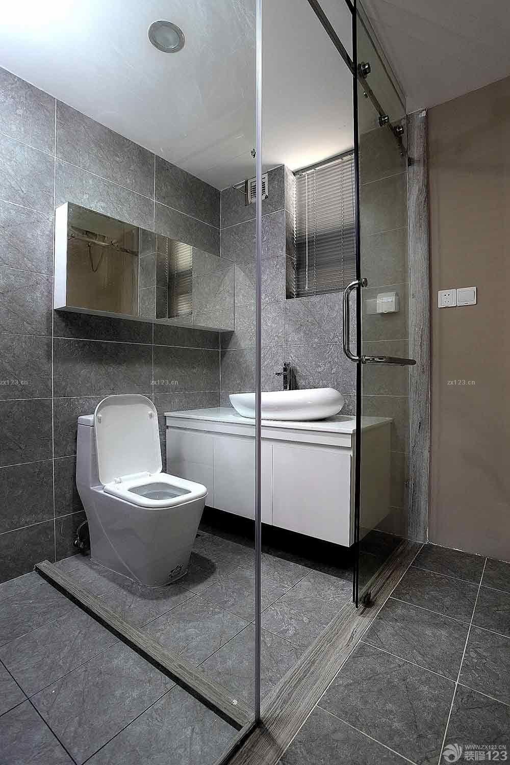 小型卫生间玻璃隔断墙装修效果图