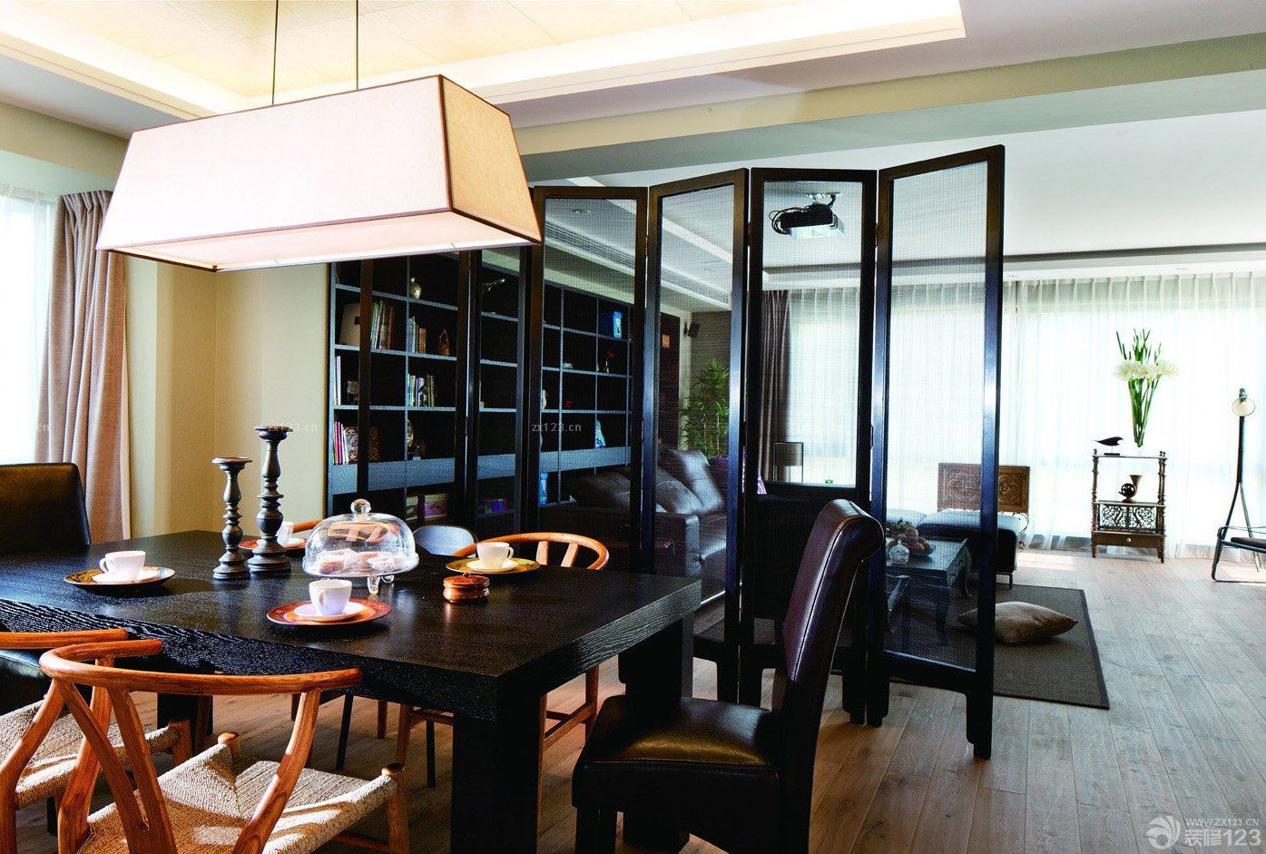 客厅和餐厅屏风隔断装修效果图
