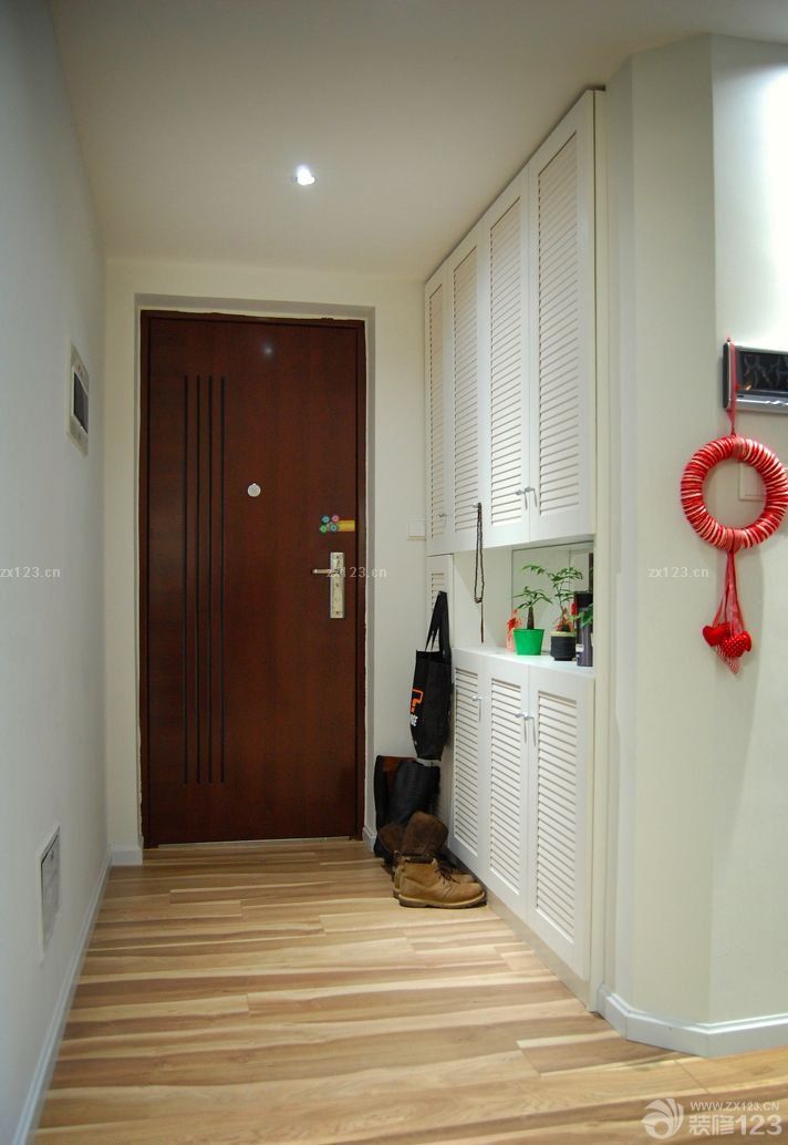 家装进门玄关隔断图片