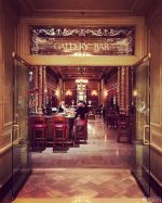 复古酒吧门头玻璃门装修效果图片