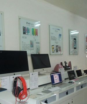 电脑店面白色墙面装修效果图片