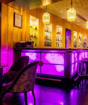 传统美式风格紫色酒吧吧台效果图