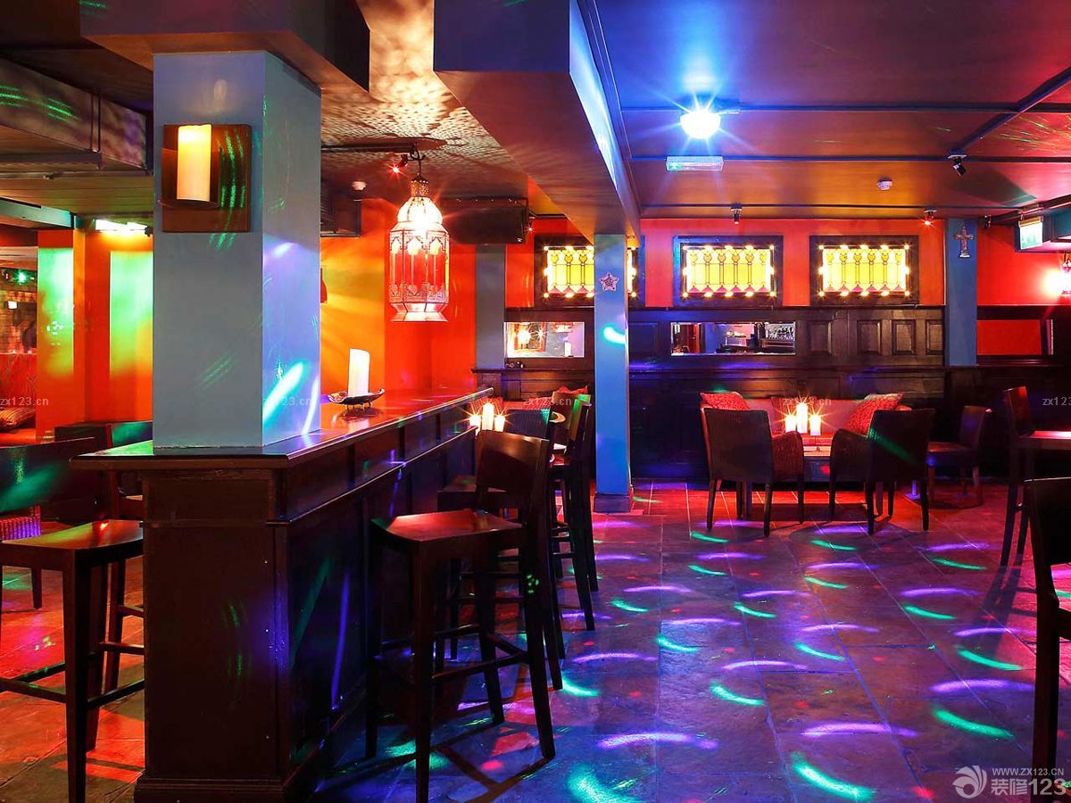 绚丽东南亚酒吧吧台装修灯光设计