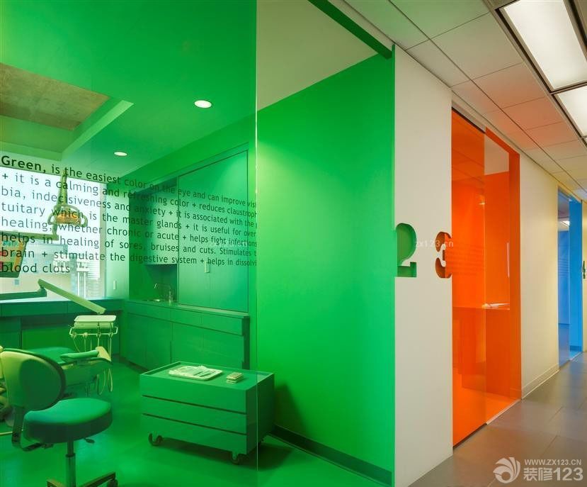 医院内部玻璃隔断装修效果图 