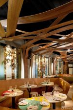 酒吧式快餐厅木质吊顶装修效果图