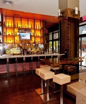 地中海酒吧深棕色木地板装修效果图片