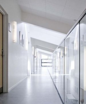 最新医院内部走廊装修效果图片