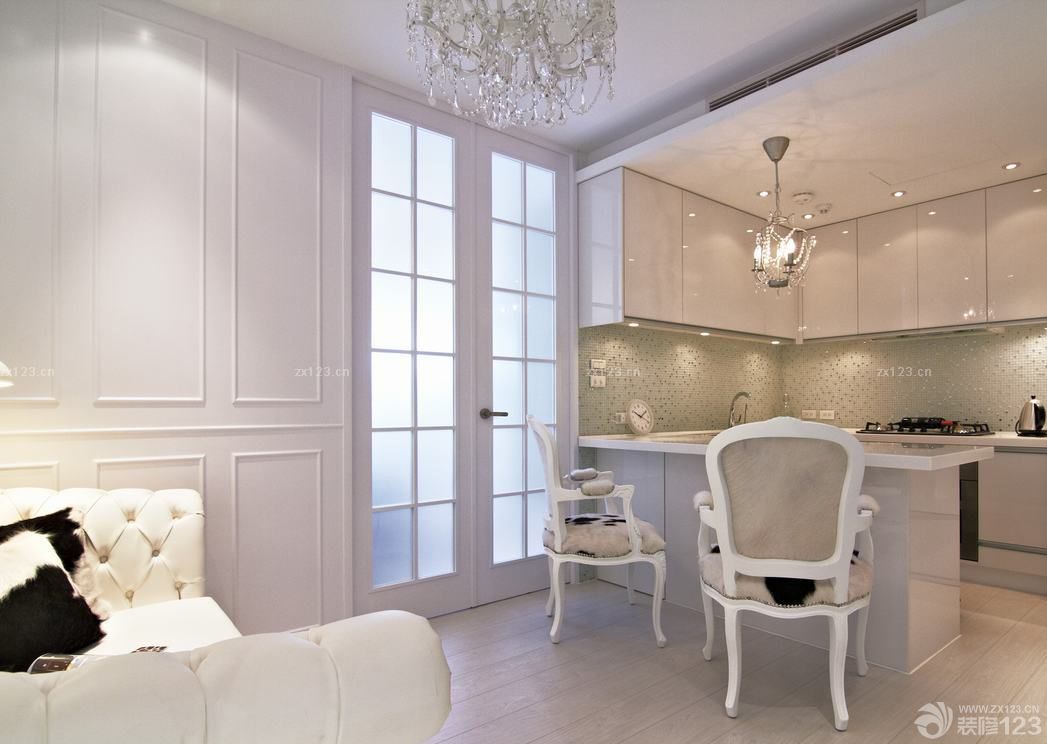 白色简约开放式厨房装修效果图片