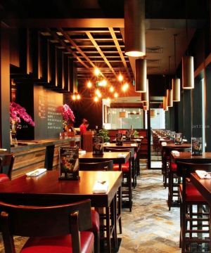 中式古典酒吧木质吧台装修效果图片