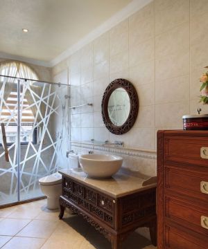 140平方三室一厅楼房浴室玻璃门设计装饰图