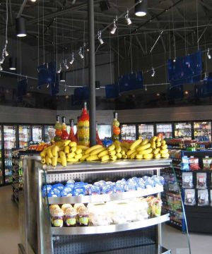 简单loft风格超市货架摆放效果图