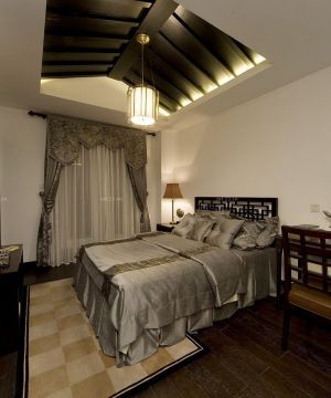 尖顶卧室背景墙装修实景图