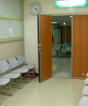 现代医院室内双开门装修效果图片