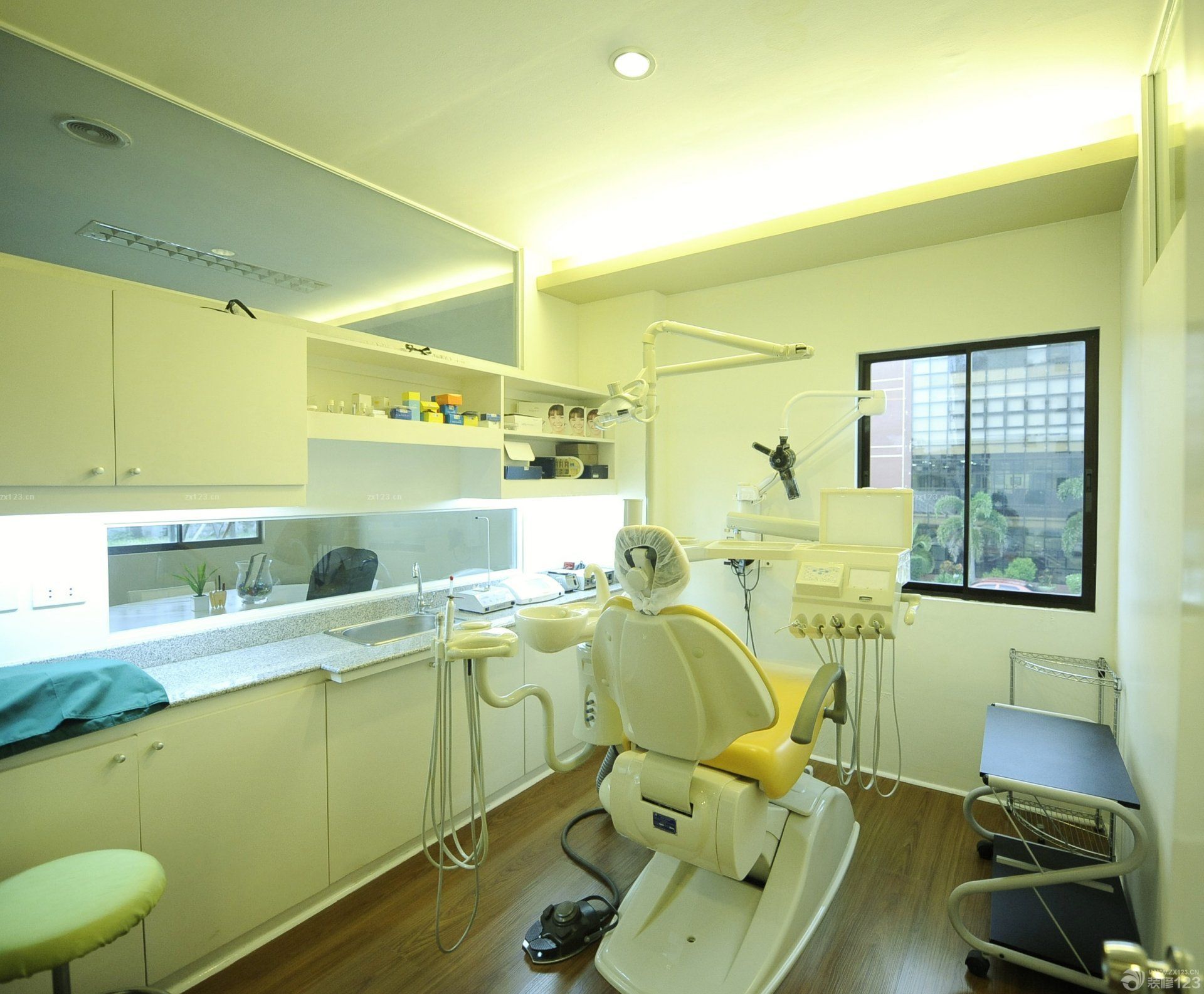 口腔医院室内组合柜子装修效果图片