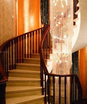 时尚别墅楼梯间现代水晶灯设计图片