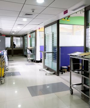 小型医院走廊装修效果图片 