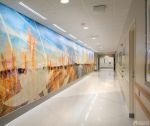 最新儿童医院室内过道背景墙装修效果图片
