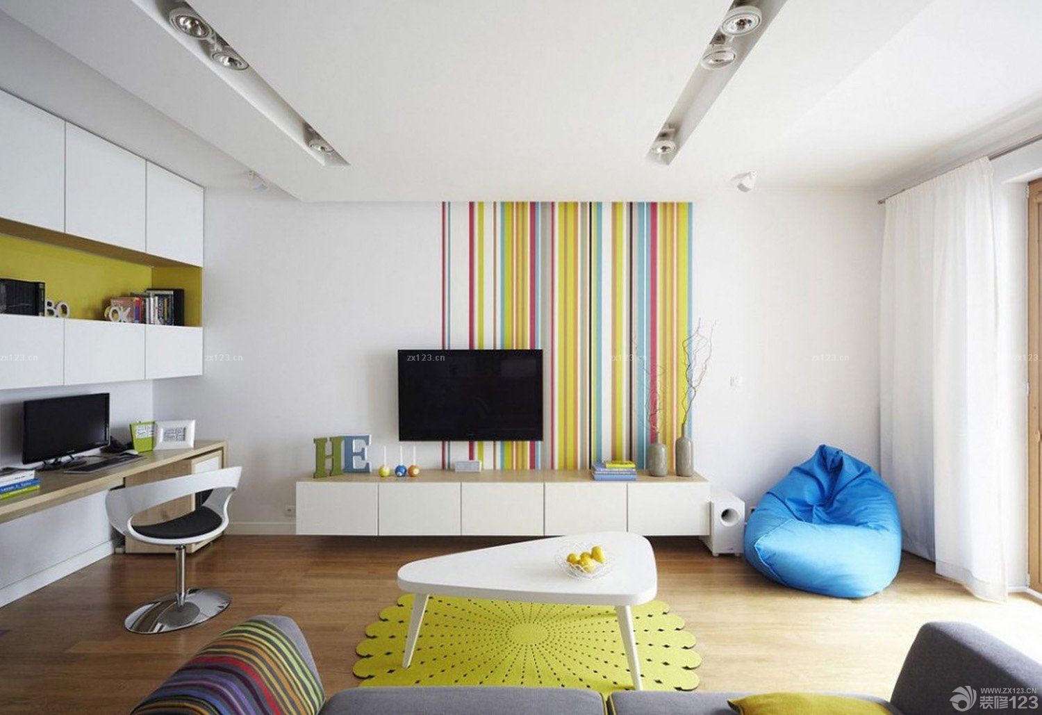 家装简单客厅背景墙装修图