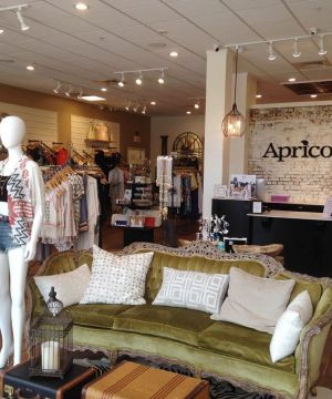 美式风格商场女装店面装修效果图欣赏