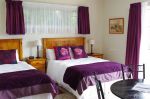 宾馆房间紫色窗帘装修效果图片