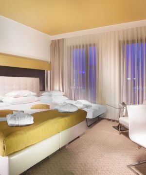 宾馆房间纯色窗帘装修效果图片